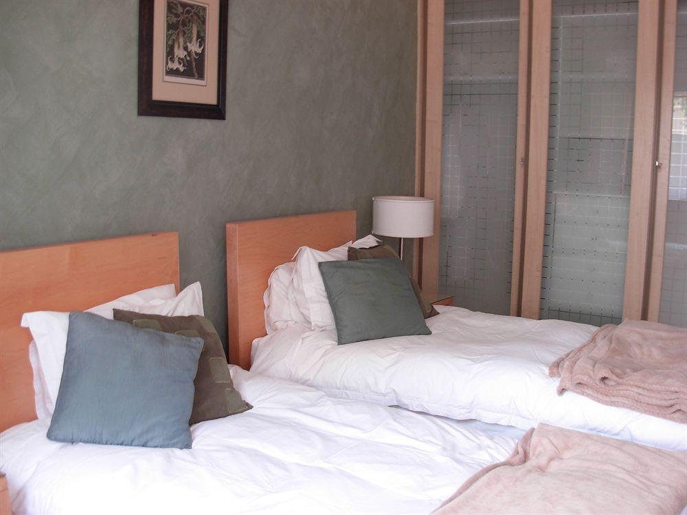 Liongate Bed And Breakfast Edenvale Exterior foto